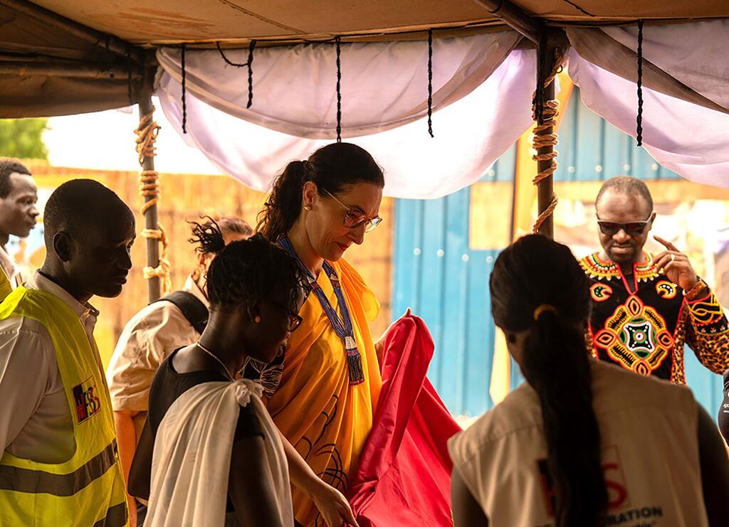 UN Victims' Rights Advocate Najla Nassif Palma (centre) visits South Sudan. (file)